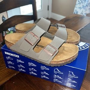LIKE NEW Arizona Birkenstock Sandals